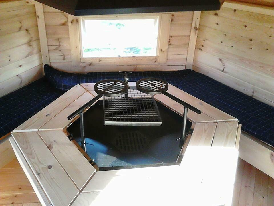 BBQ Grill Cabin 6.5m2 - BBQ room with benches and shingled roof included