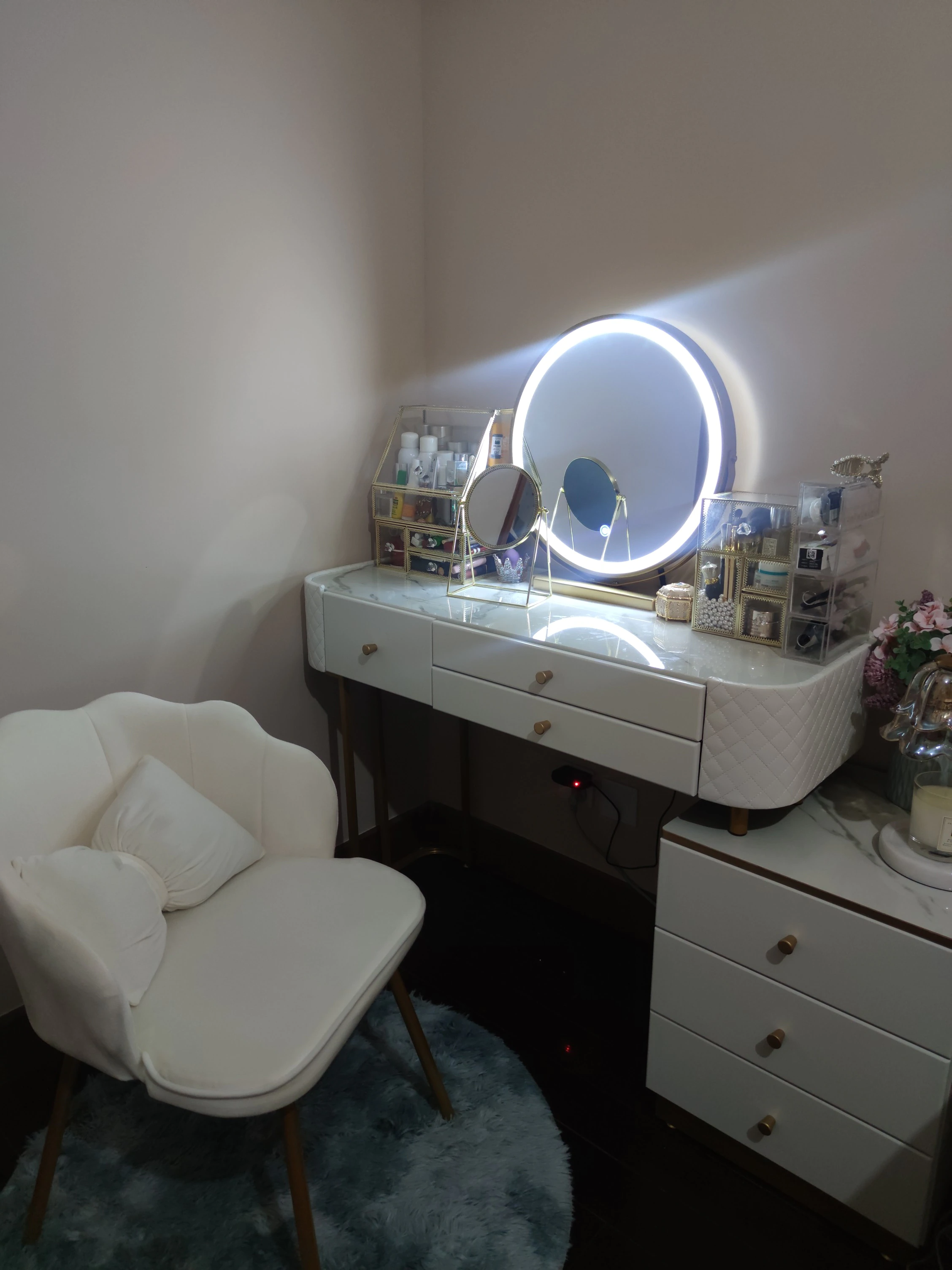 【Furniture】【BS】Nordic Dressing Table with Mirror, Stool & 3 Light Effect LED Mirrors, Golden Iron Dresser